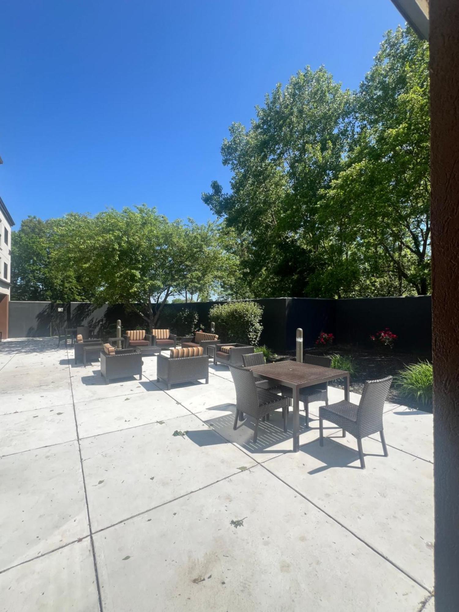 Country Inn & Suites By Radisson, Columbus-Edinburgh Exterior photo